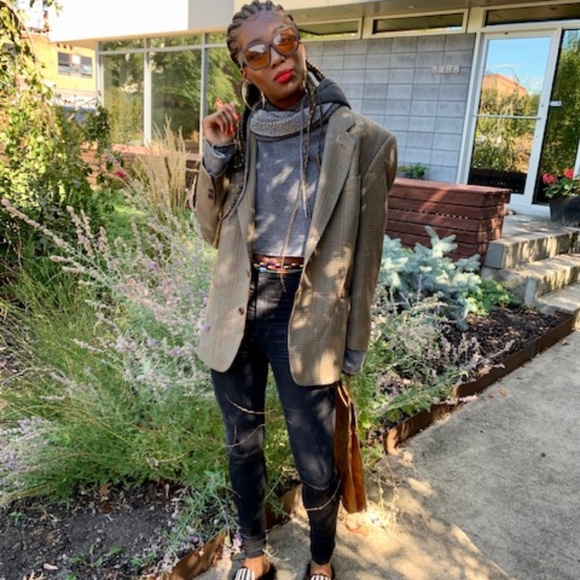 Meet your Posher, SymoneC - Picture 3 of 4